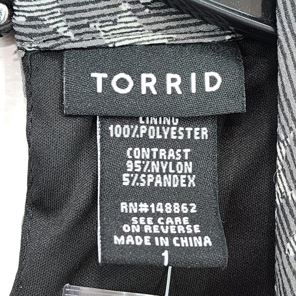 Torrid Women's Star Accordion Chiffon Mock Tank - 1X - Picture 4 of 8